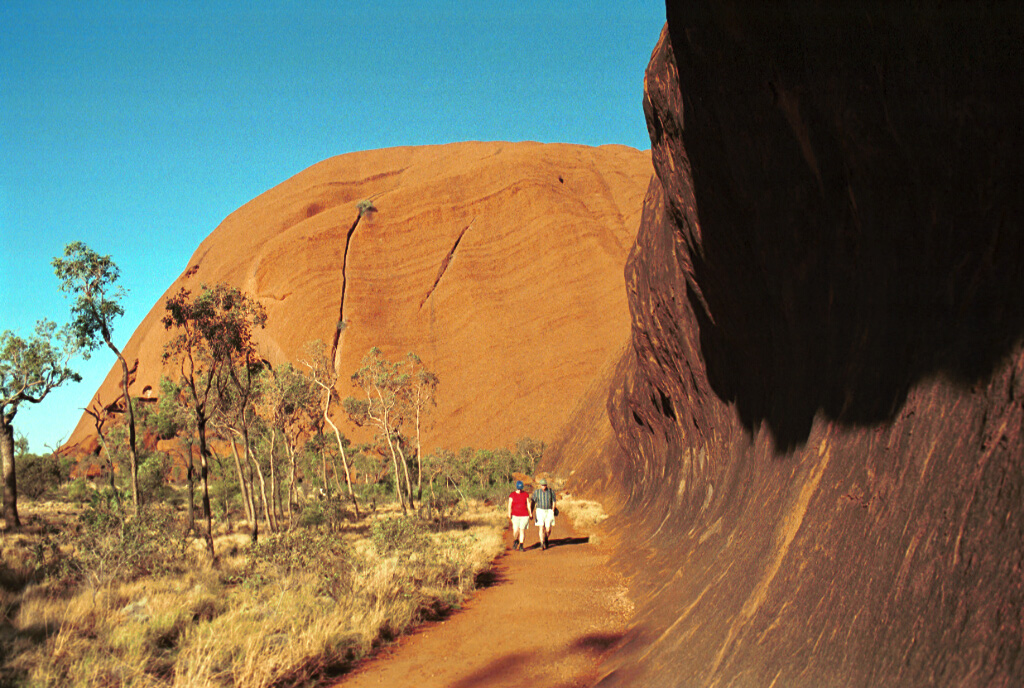 2105-04.jpg - Uluru (Ayers Rock)