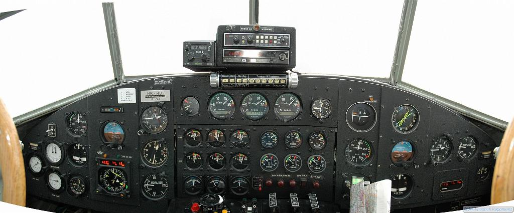 Ju52_cockpit_pan.jpg - Cockpit [en](click to enlarge in new window)[de](Anklicken zum Vergrößern in neuem Fenster)